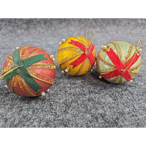 (3) Vintage Christmas Ornaments Push Pin Pink Yellow Green Tree Santa - Picture 6 of 8
